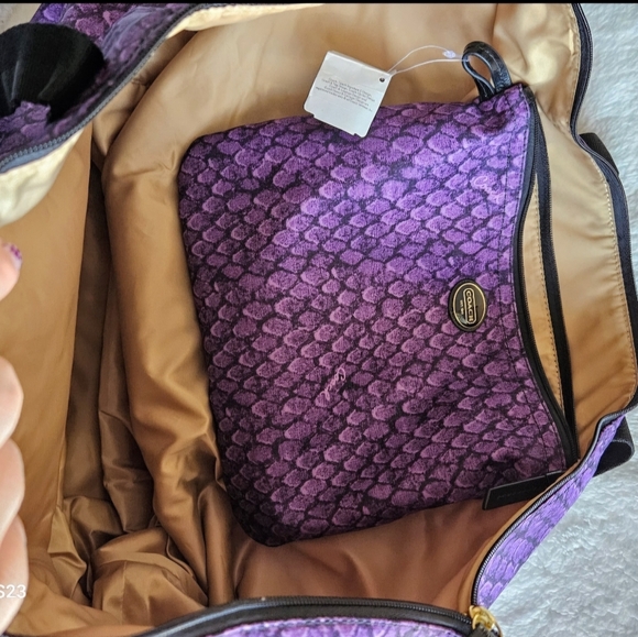 NWT Coach Large Purple Snake Print Weekend Tote Bag with small makeup bag - Picture 3 of 6
